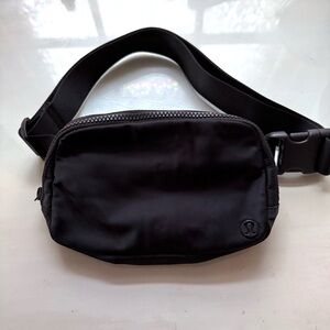lululemon athletica belt bag (original style)